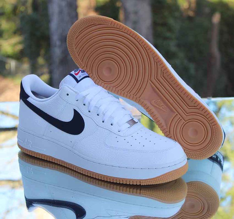 Nike Air Force 1 '07 Low-Top Sneakers In White And Black - Image 3