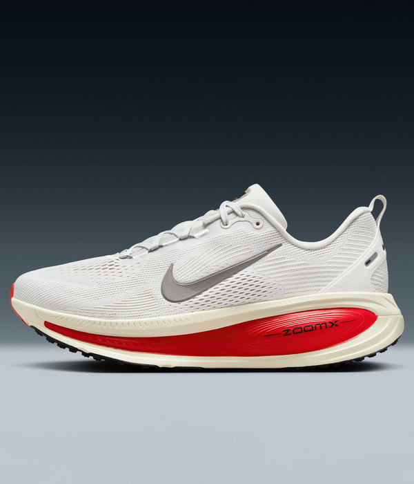 Nike Vomero 18 Sneakers In Off White And Red