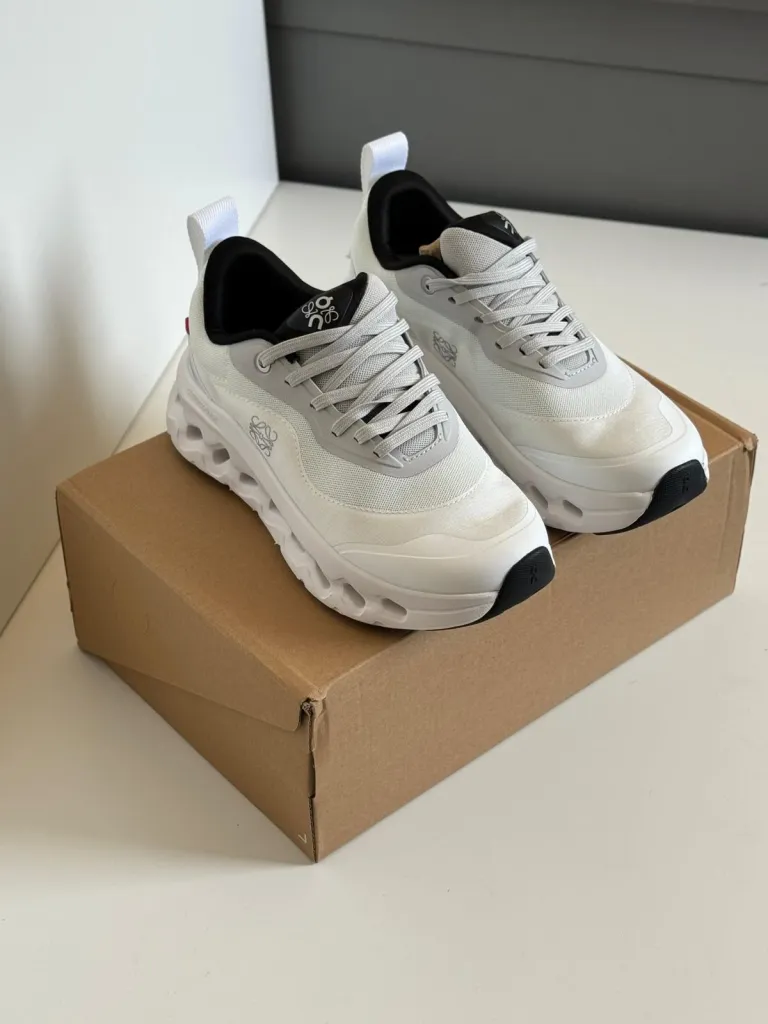 LOEWE x On Cloudtilt 2.0 Sneakers In White And Black - Image 4