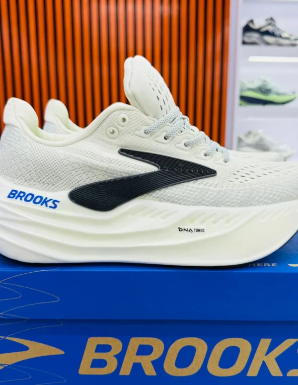 Brooks Glycerin Max Sneakers In White And Black