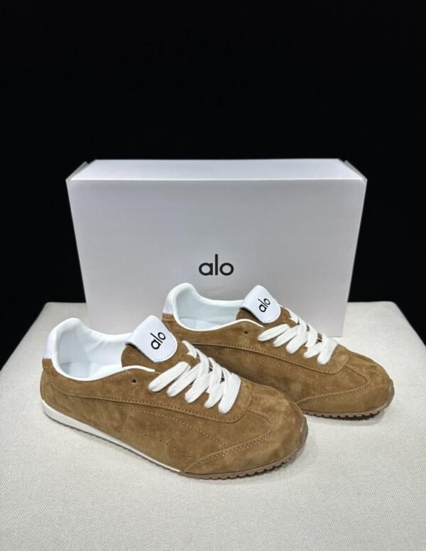 Alo Yoga Sunset Sneaker In Brown