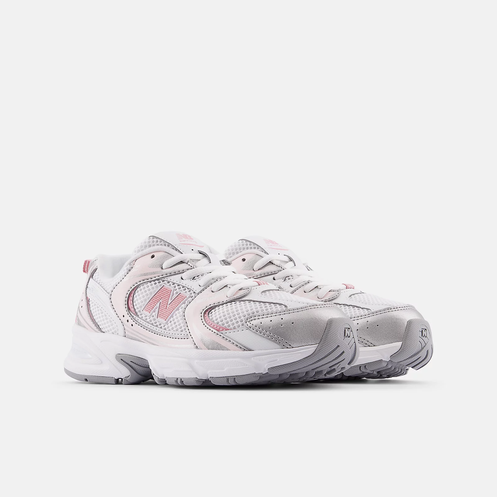 New Balance 530 In Silver And Pink - Image 2