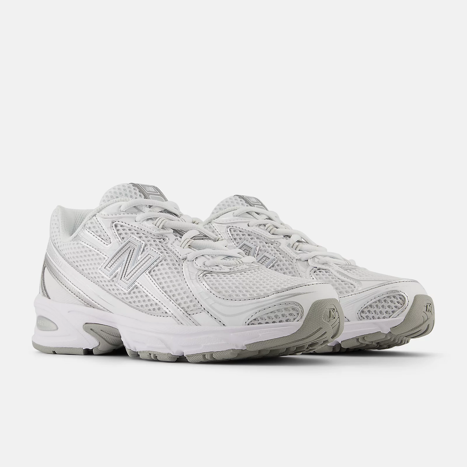 New Balance 530 In White And Silver Metallic - Image 2